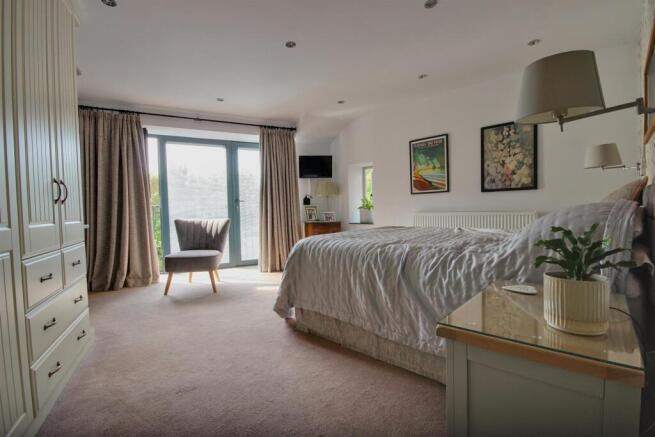 4 bed Detached for sale Image 12