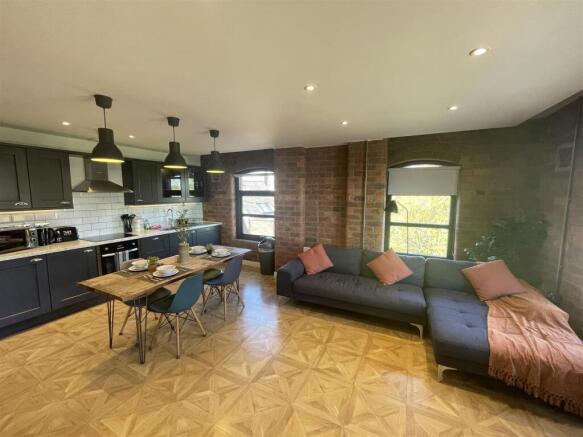 2 bed Apartment to rent Image 8