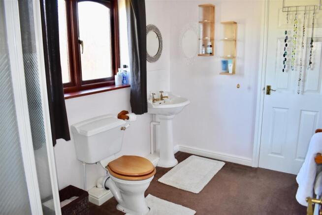 Jack and Jill En-suite