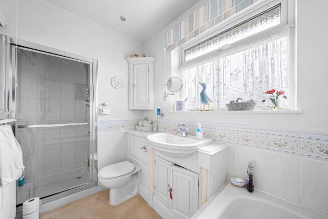 4 bed Detached for sale Image 10