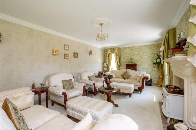 6 bed Detached for sale Image 5