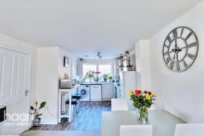 5, Squires Grove, Bingham NG13 7AW