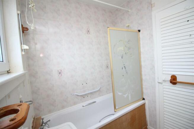bathroom2.JPG
