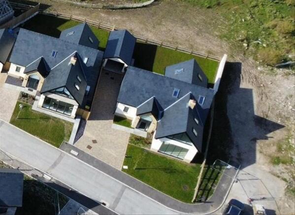 Aerial Lilly Close S