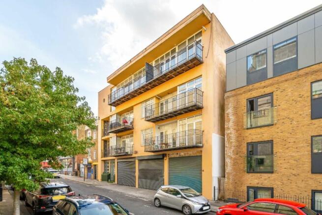 2-bed flat on Barrhill Road, Streatham, £350,000