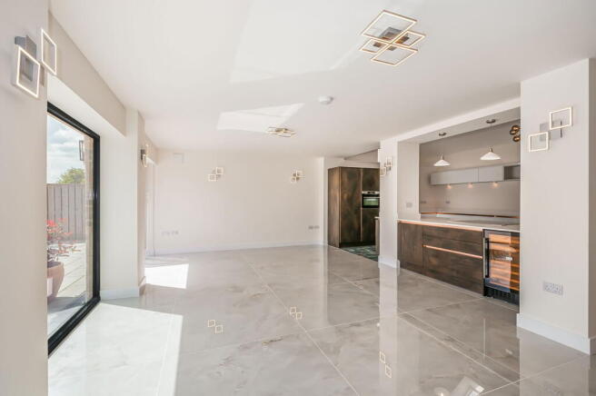 4 bed Detached for sale Image 10