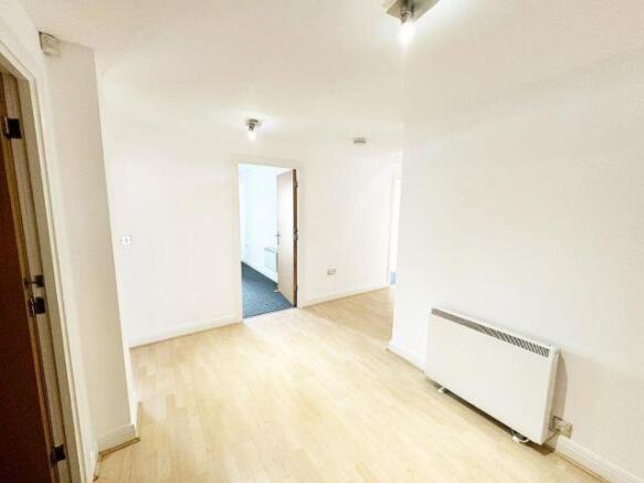 3 bed Apartment to rent Image 9