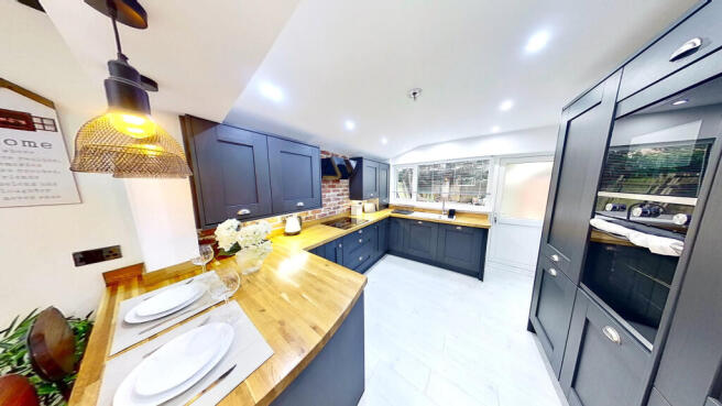 5 bed House to rent Image 11
