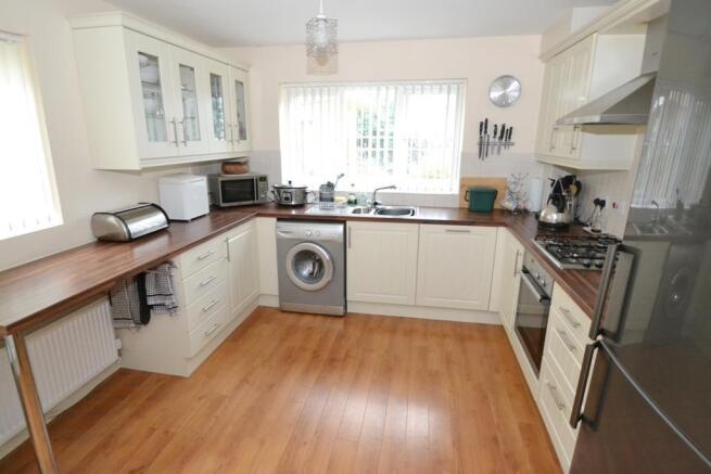 KITCHEN/BREAKFAST RO