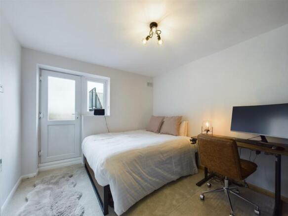 2 bed Apartment for sale Image 12