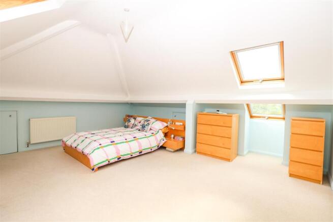 4 bed Detached for sale Image 7