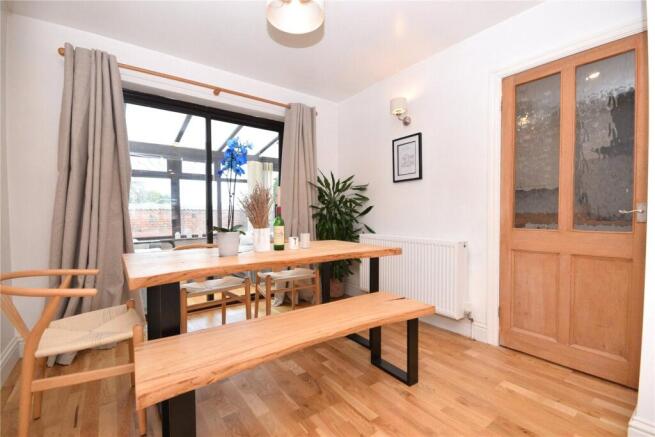 4 bed Semi-Detached for sale Image 4