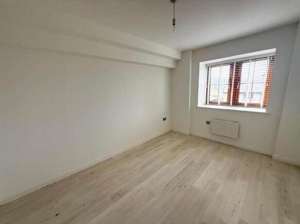 2 bed Apartment for sale Image 8