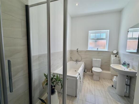 2 bed House for sale Image 8