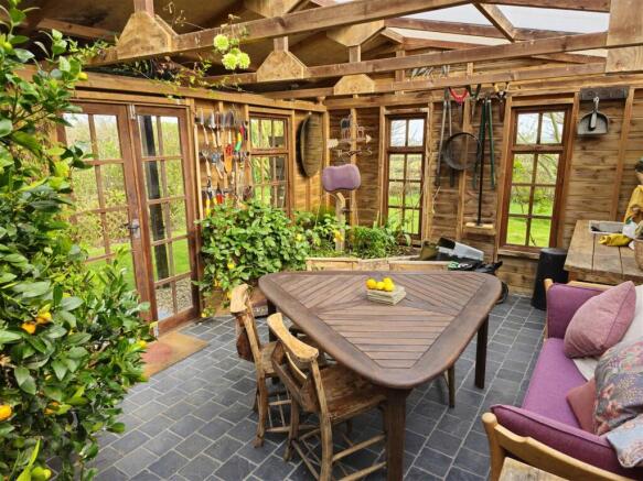 Moorlands30 Summer House.jpg