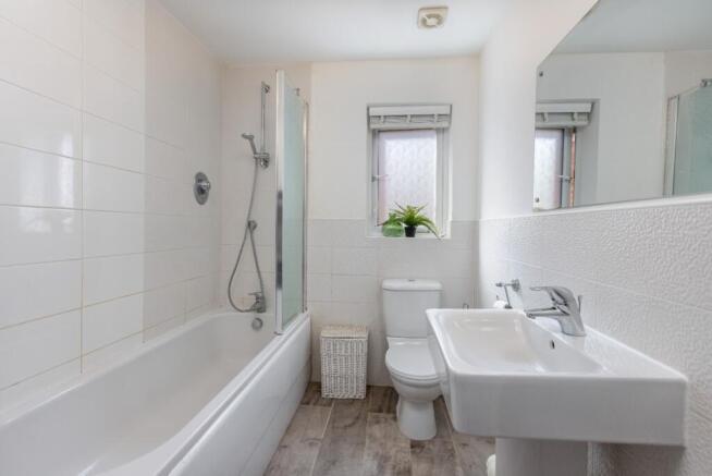 4 bed Detached for sale Image 12