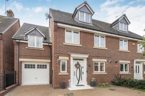 Dennetts Close, Daventry, NN11