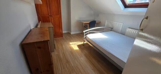 5 bed Terraced to rent Image 4