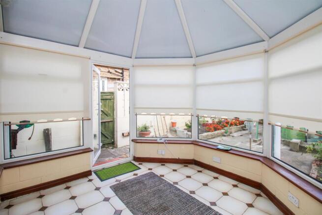 3 bed Semi-Detached for sale Image 4
