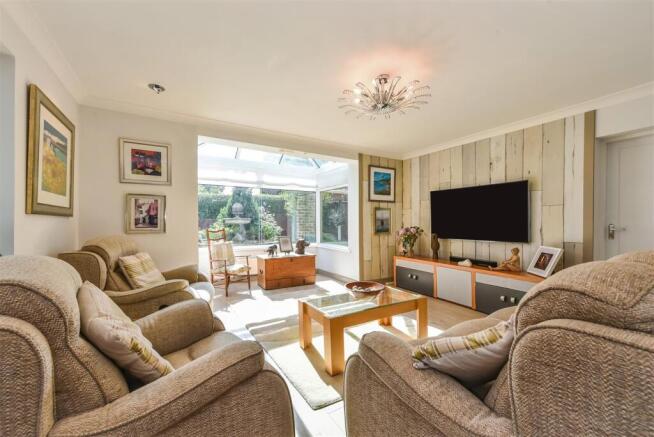 Sitting Room/Dining Room