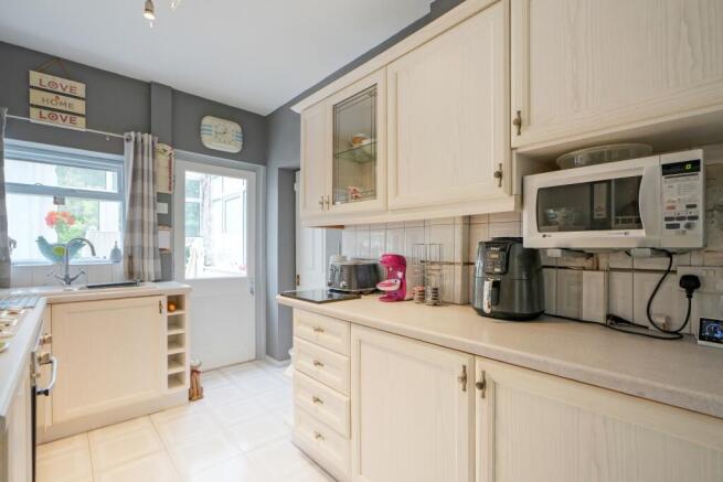 3 bed Semi-Detached for sale Image 9