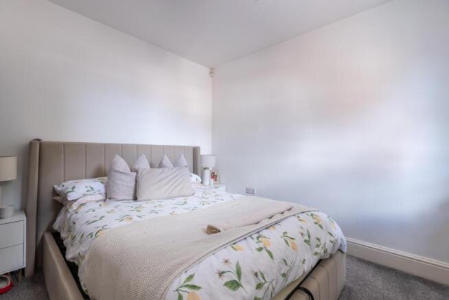 2 bed Flat for sale Image 10