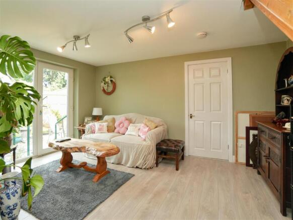 4 bed Detached for sale Image 6