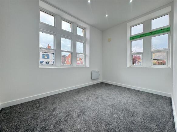 3 bed Apartment to rent Image 6