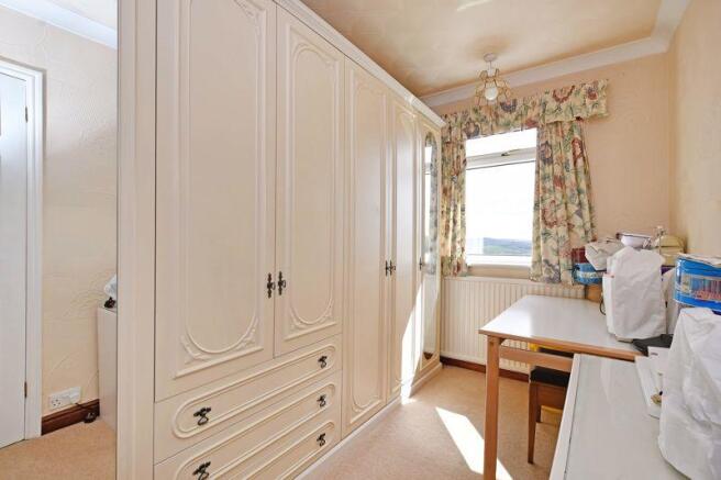 Bedroom/Dressi...