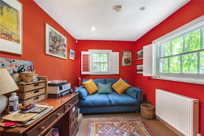 Bedroom / Study