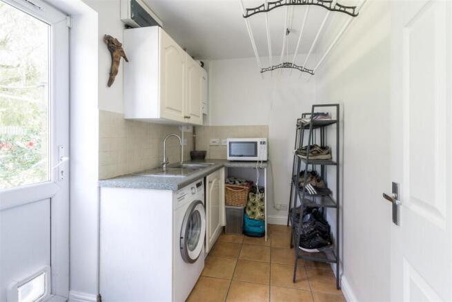 5 Garton Close g