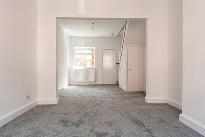2 bed Terraced to rent Image 6