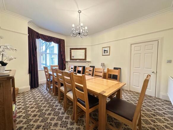 4 bed Terraced to rent Image 8