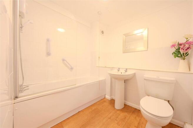 2 bed Apartment for sale Image 6