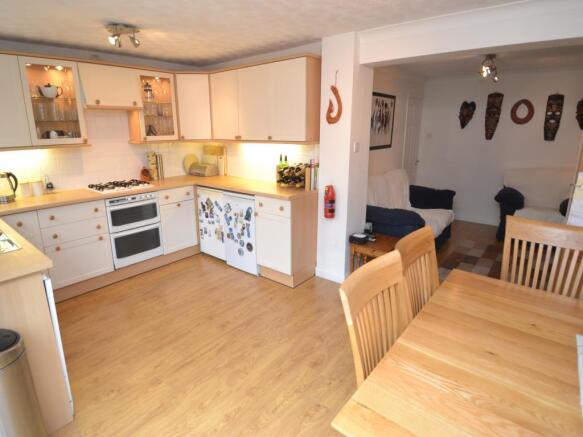 KITCHEN/BREAKFAST ROOM