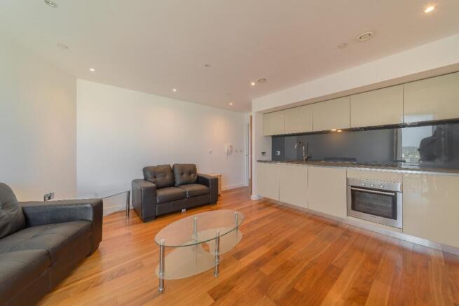 2 bed Apartment to rent Image 5