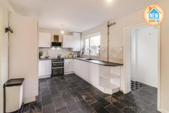 KITCHEN/DINER: