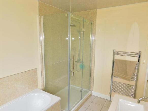 ENSUITE 2.JPG