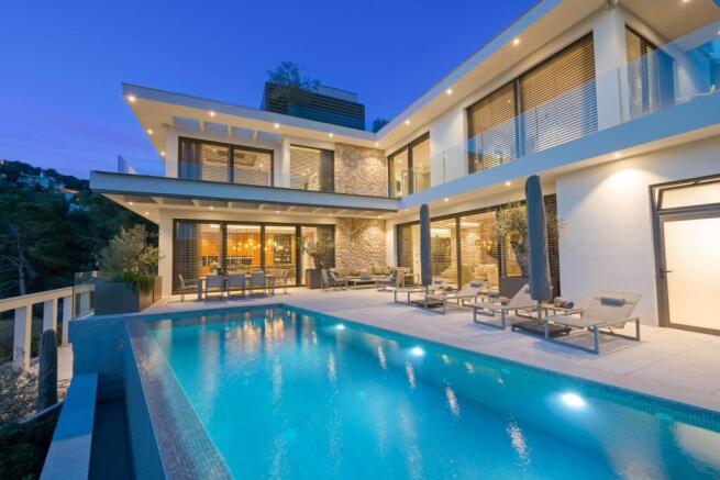 Exterior view with Pool