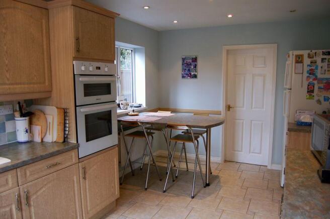 KITCHEN/BREAKFAST ROOM