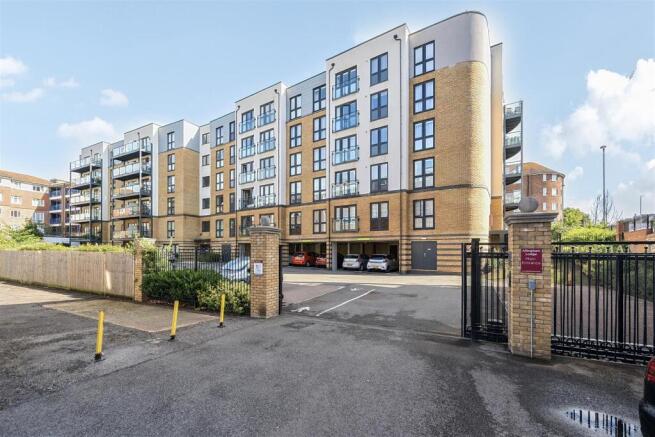 2-bed house on Allingham Lodge, Eastbourne, East Sussex, £350,000
