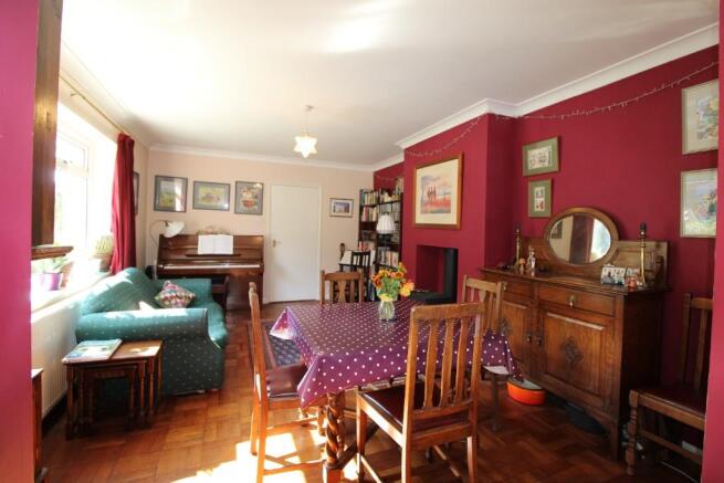 Sitting/dining room