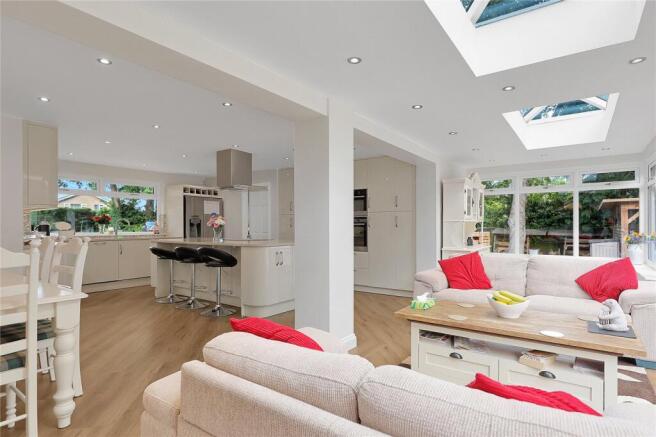 6 bed Bungalow for sale Image 12