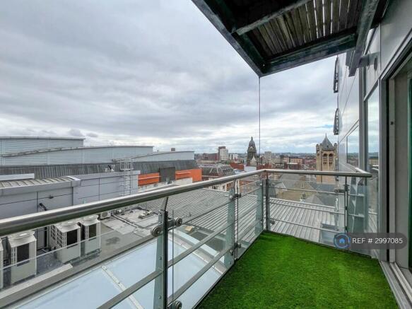2 bed Flat to rent Image 11