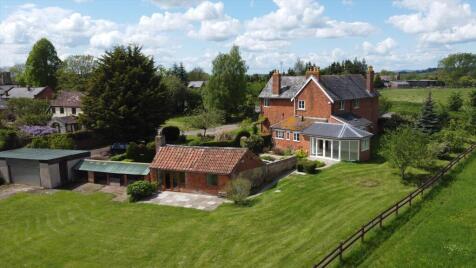 Tewkesbury Road, The Leigh, Gloucester, Gloucestershire, GL19