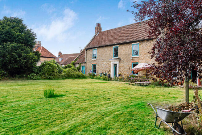 4 bed Detached for sale Image 8