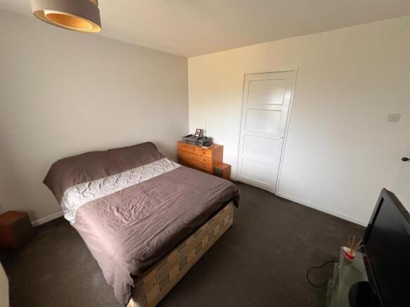 3 bed Semi-Detached for sale Image 4