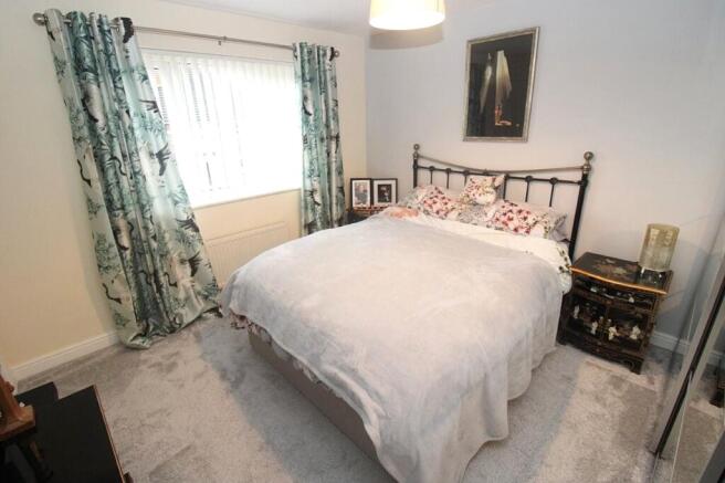 5 bed Detached for sale Image 12
