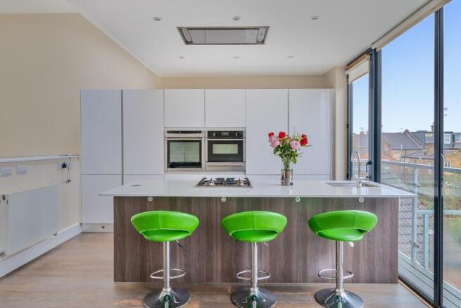 1405735-7-6978c3c...