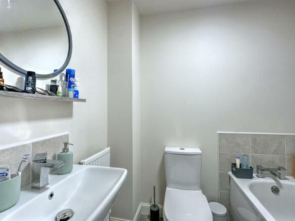 FAMILY BATHROOM